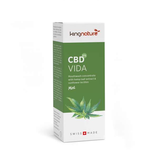 Eine weiß-grüne Schachtel CBD Vida Mundwasserkonzentrat zeigt eine Abbildung eines Hanfblatts, ein Etikett mit Minzgeschmack und das Swiss Made-Logo.