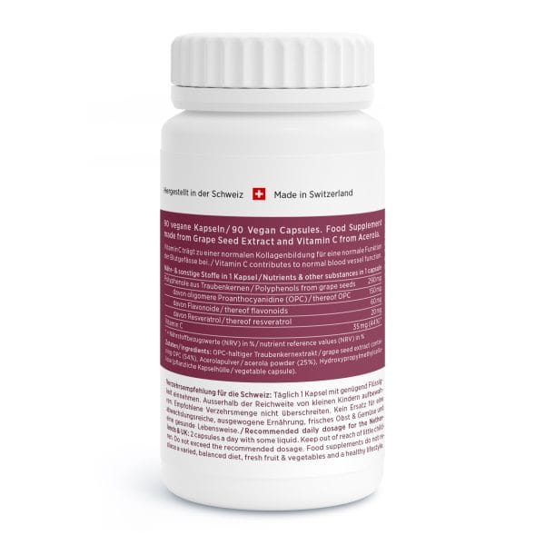 Eine weiße Flasche mit veganen Kapseln trägt ein Etikett auf Deutsch und Englisch, auf dem Inhaltsstoffe wie Traubenkernextrakt und Vitamin C aufgeführt sind. Auf der Verpackung ist eine Schweizer Flagge mit der Aufschrift „Made in Switzerland“ abgebildet.